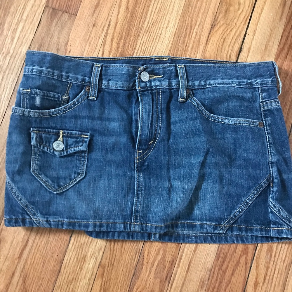 Levi’s mini skirt